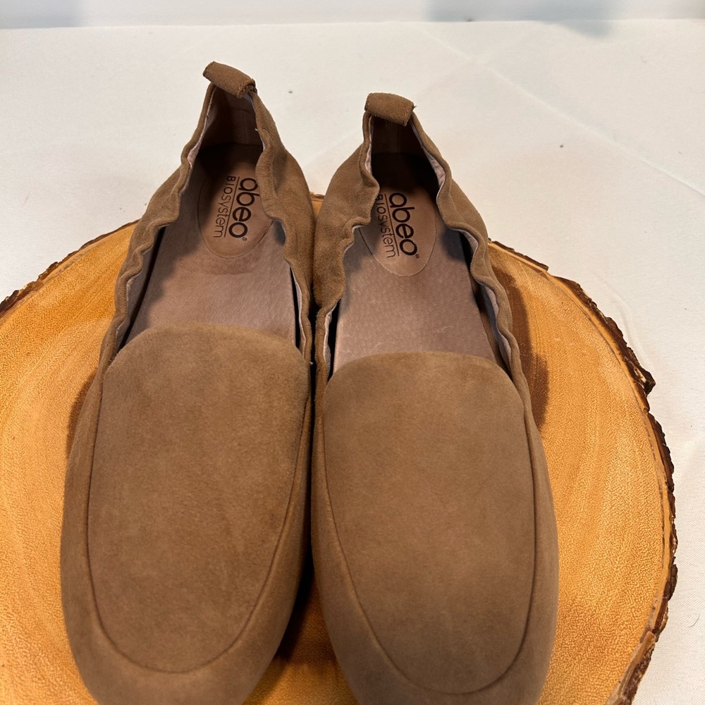 Abeo B.I.O. System Jean flats‎ tan suede leather slip on design Women’s size 10